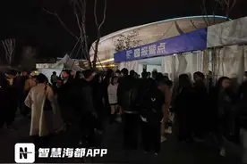福州草莓音乐节小偷“狂欢”，记者拍摄被要求删素材，并被警察带进派出所图片
