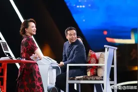 才华横溢、满腹经纶的康震，如今却饱受质疑，他到底是怎样的人图片