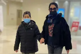 倪萍生日，没一个明星送祝福，“三闺女”缺席图片
