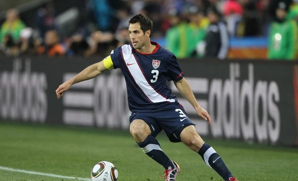 博卡内格拉技术全面,位置感好,能力均衡,上抢果断,转身灵活,同时后插