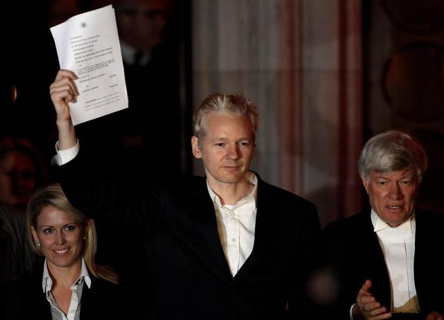 曝光美国大量黑料，掀翻希拉里，他是被美国全球通缉的顶级黑客