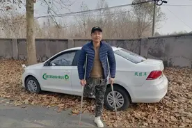 励志！淄博一右腿截肢男子50天拿出驾照，“虽然身体不方便，从没打过退堂鼓”图片