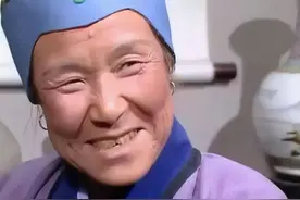 刘姥姥、贾雨村，都是为谋利而找到贾府，他们是一丘之貉吗？图片