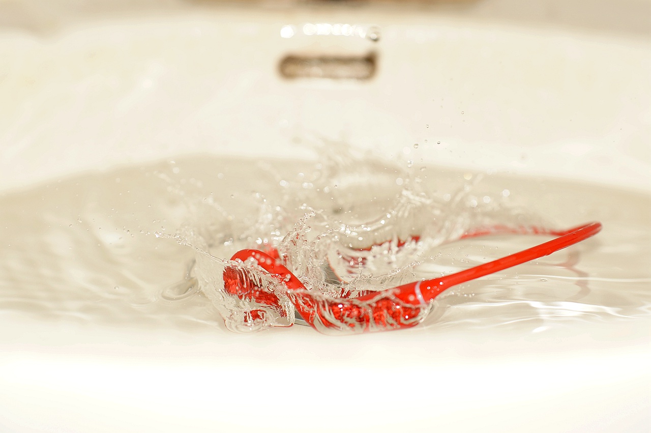 明星同款可以泡泳池的耳机不想试试吗