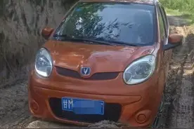 村民反映通村道路被大车辗压泥泞难行，职能部门称已积极协调维修图片