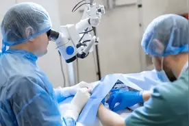 两个痴呆女孩来月经，福利院害怕意外怀孕，擅自摘除她们的子宫图片