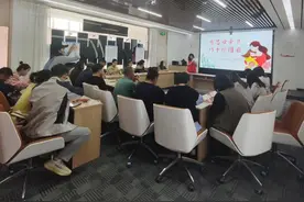 感恩母亲节 巧手绘团扇图片