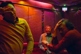 《漫长的季节》中演员把东北嗑“炫”起飞了，句句指桑骂槐有隐喻图片
