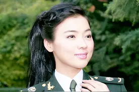 军旅女高音歌唱家华丽转身，成为副厅级文工团副团长图片