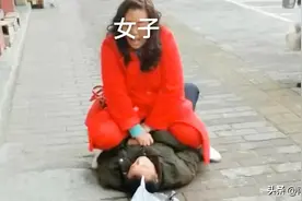 安徽：一名女子如卧佛一般骑在男子身上，哭喊：“自己财色两失”图片