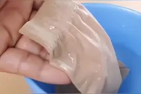 新丝袜别着急穿，这样处理一下，穿多久都不怕破，早点知道就好了图片