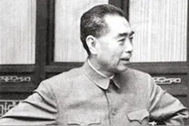 1956年周恩来访问巴基斯坦，参观工厂时怒斥厂长：这是不把人当人图片
