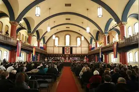 加拿大皇后大学，中外合办无语言要求，获双证效力证书图片