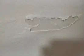 遇到墙面起硝造成的起鼓、开裂怎样处理才能彻底解决图片