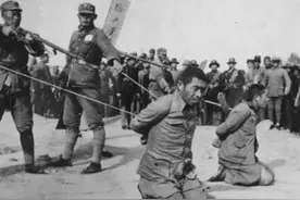 他是人人愤恨的大汉奸，母亲羞愧自缢，死后61年却被葬入烈士陵园图片