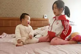 一儿一女的家庭，你会平分房产吗？8090后父母这样回答图片