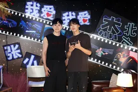 张杰鸟巢演唱会完美收官 晒与赵丽颖杨迪等合影图片