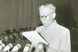 44年刘少奇提议军队更名为“解放军”，伟人不准，事后才知高明图片