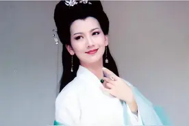 赵雅芝命中带“黄”，一生纠缠的三个男人都姓黄，一个还为她出家图片