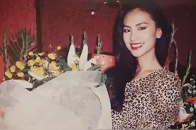 不愧是台湾第一妩媚女神，年轻时美艳大气，55岁越发典雅贵气图片