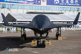 东部战区亮出新轰炸机，轰6取消机腹弹仓，新挂架显眼图片