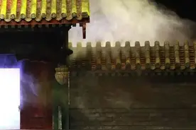 许昌这人真敬业，义父去世，他也坚持把戏唱完图片