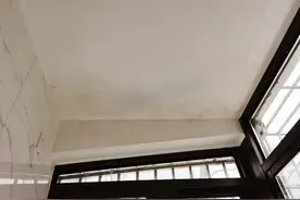 震惊！楼上邻居卫生间漏水，却要楼下出一半的费用才维修！图片