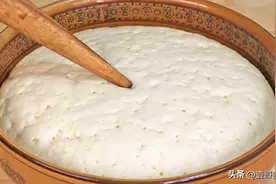发面时，只加酵母粉就错了，大厨教你一招，5分钟就发满盆超实用图片