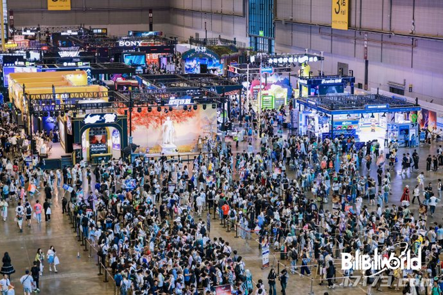 腾讯14款游戏BW抢人，却被韩援Coser抢风头，三天暴涨百万粉