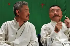 2005年范伟谢幕春晚，几年后才知道他与赵本山的恩怨有多深图片