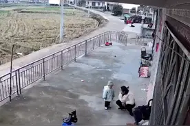 湖南一兵哥哥隔空和老婆聊天，下一秒惊喜现身，老婆瞬间跳起大叫图片