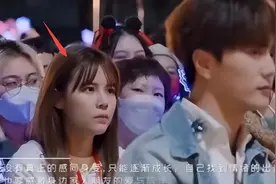 苏醒带廖雨辰录综艺，当歌迷面大方认爱，夫妻俩当众亲吻好甜蜜图片