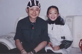 刀郎前妻嫌贫爱富扔40天女儿跑路，如今刀郎生活美满，她后悔了？图片