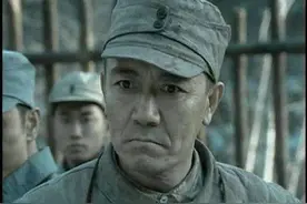 八路军军帽上两颗纽扣有什么作用？图片