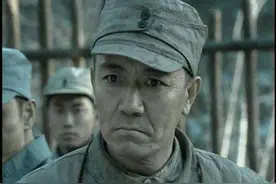 八路军军帽上两颗纽扣有什么作用？图片