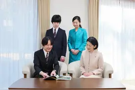 日本15岁悠仁小王子新年亮相！罕见穿传统和服，抢了爱子公主风头图片