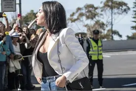 乔治娜·罗德里格斯（Georgina Rodriguez）紧身牛仔裤美图图片