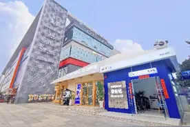 凯德广场·金牛揭幕全国首家“POLICE KONG FU COFFEE”图片