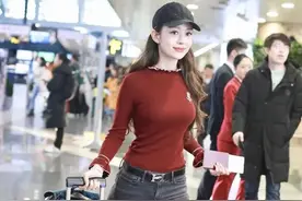 郎朗娇妻身材好真占便宜，穿紧身针织衫曲线优越，P都P不出这效果图片