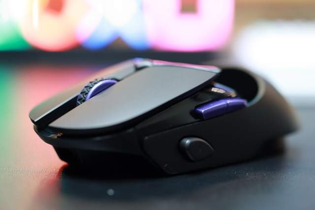 镂空合金超跑？雷柏4K VT960 Pro无线4K 游戏鼠标评测