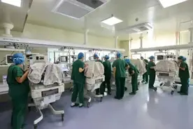 她产下1女4男5胞胎，丈夫：特高兴，但也有压力图片