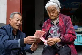 老人去世后身份证也注销了，银行的钱该怎样取出来，银行人告诉你图片