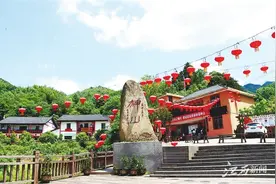 江西日报连版报道：纪念井冈山革命根据地创建95周年图片