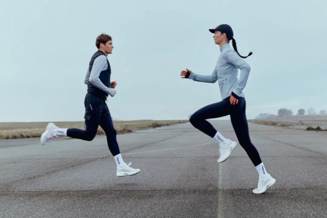 冬天跑步的年轻人，在城市冒险中重新定义自己