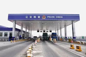 进京群众请提前了解防控政策！进京检查站逢车必查，逢人必核图片