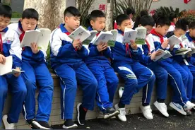 5岁女宝每天坚持做一件事，上学深受老师喜爱，连任几届班长图片