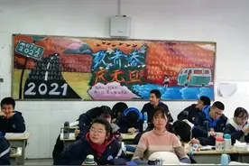 湖北1中学成人典礼立大志，决胜高考创佳绩，曾出1省委书记9清北图片