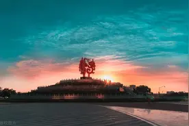 李白的《登金陵凤凰台》与崔颢《黄鹤楼》谁高谁低？图片
