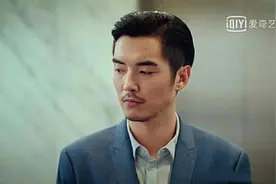 《猎罪图鉴》主演金世佳，穿北京布鞋骑小电驴的演员图片