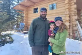 美国情侣到荒野生活，一住就是10年，生了孩子都不离开图片